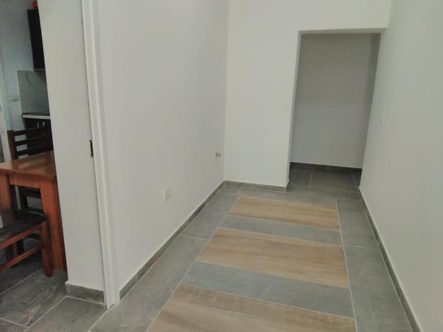 Villa Besnik, Rooms For Rent Vlorë Buitenkant foto